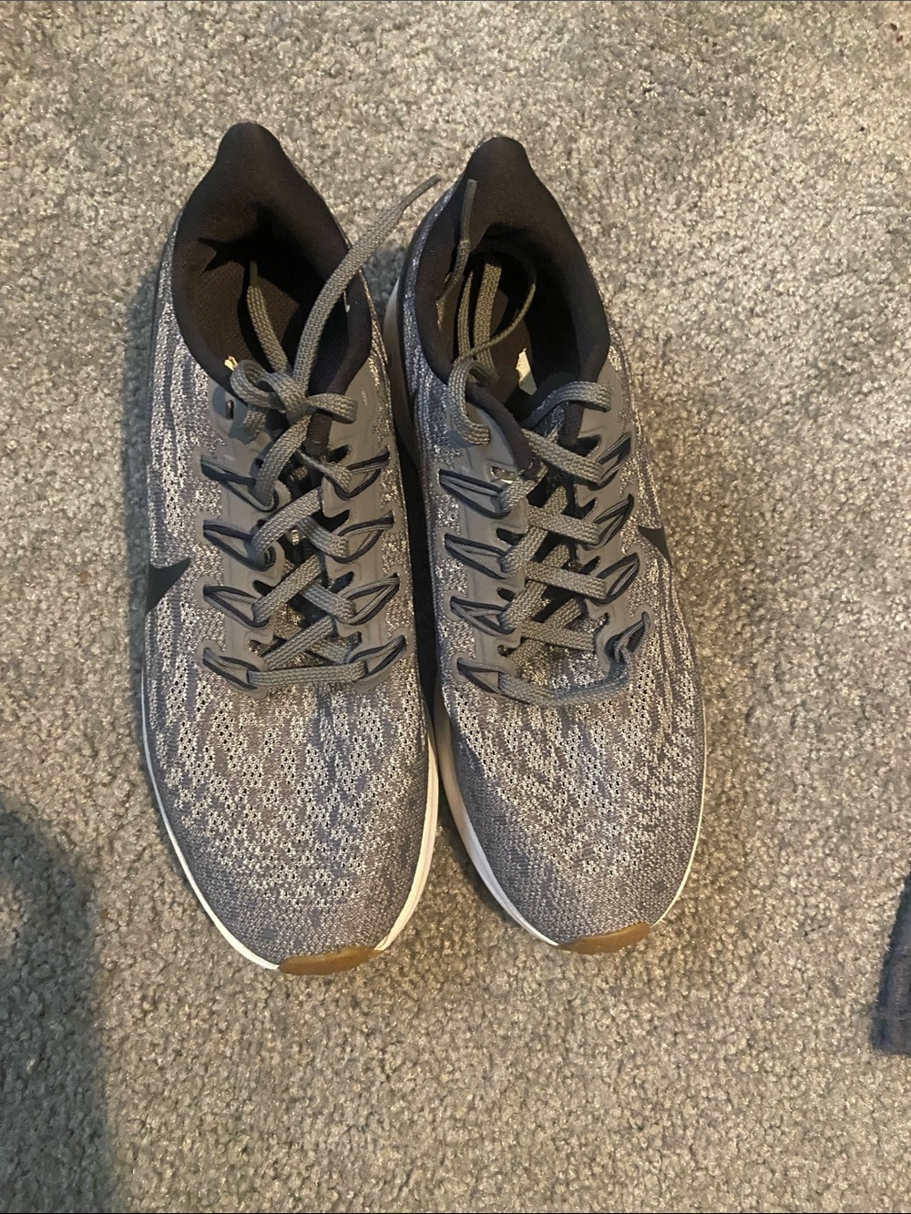 Nike ladies Gray Knit Athletic Running Shoes